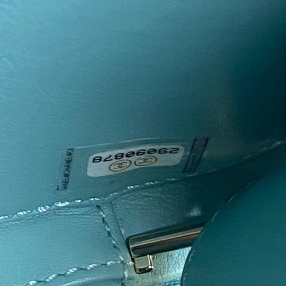 Chanel Vanity Case Tiffany color caviar bag - Picture 7 of 16